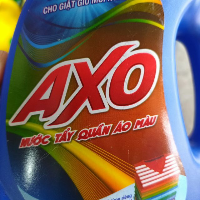 Nước tẩy quần áo màu Axo chai 800ml