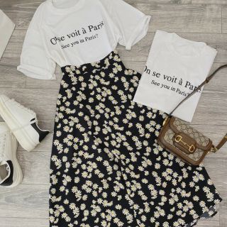 Set áo trắng chân váy hoa cúc