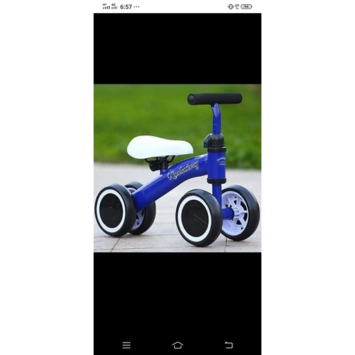 Xe chòi chân 4 bánh tự cân bằng cho bé từ 1-3 tuổi