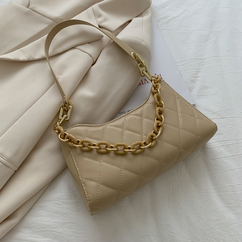 Túi đeo vai phối dây xích họa tiết hình thoi cá tính dễ phối đồ thời trang