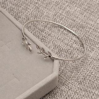 Vòng tay nữ hở hình chiếc lá