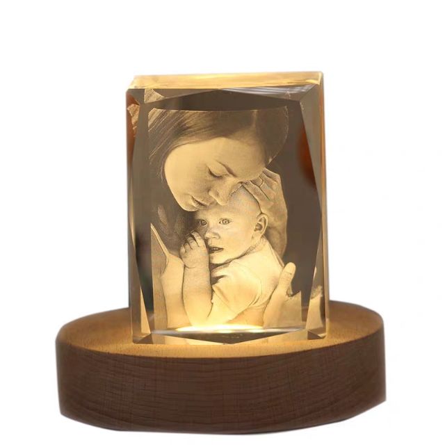 Đèn trang trí pha lê khắc theo yêu cầu 2D, 3D
