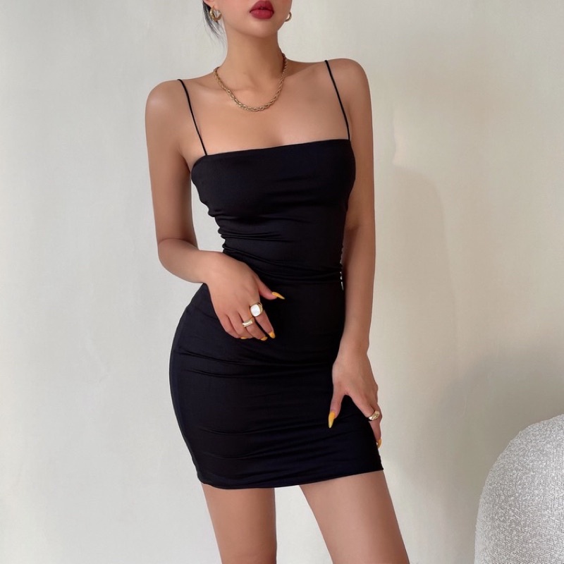 Đầm 2 dây sợi bún ôm body basic chất thun gân dày dặn co giãn tôn dáng.