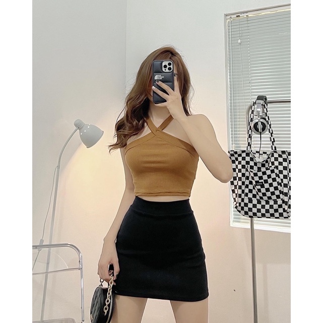 Áo cổ yếm croptop