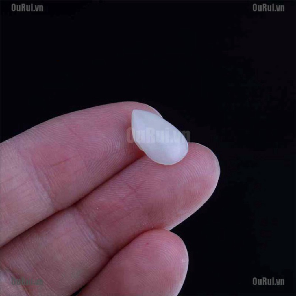 Răng nanh giả phong cách ma cà rồng độc đáo