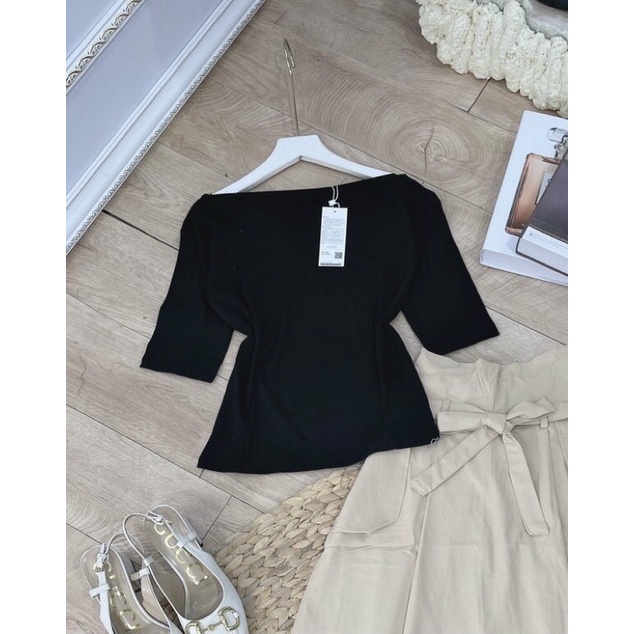 -Sét áo zip bệt vai mix chân váy về hàng