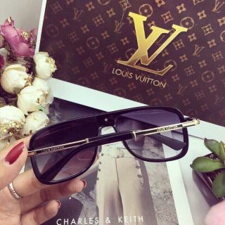 Mắt kính LV Thụy Điển cao cấp.