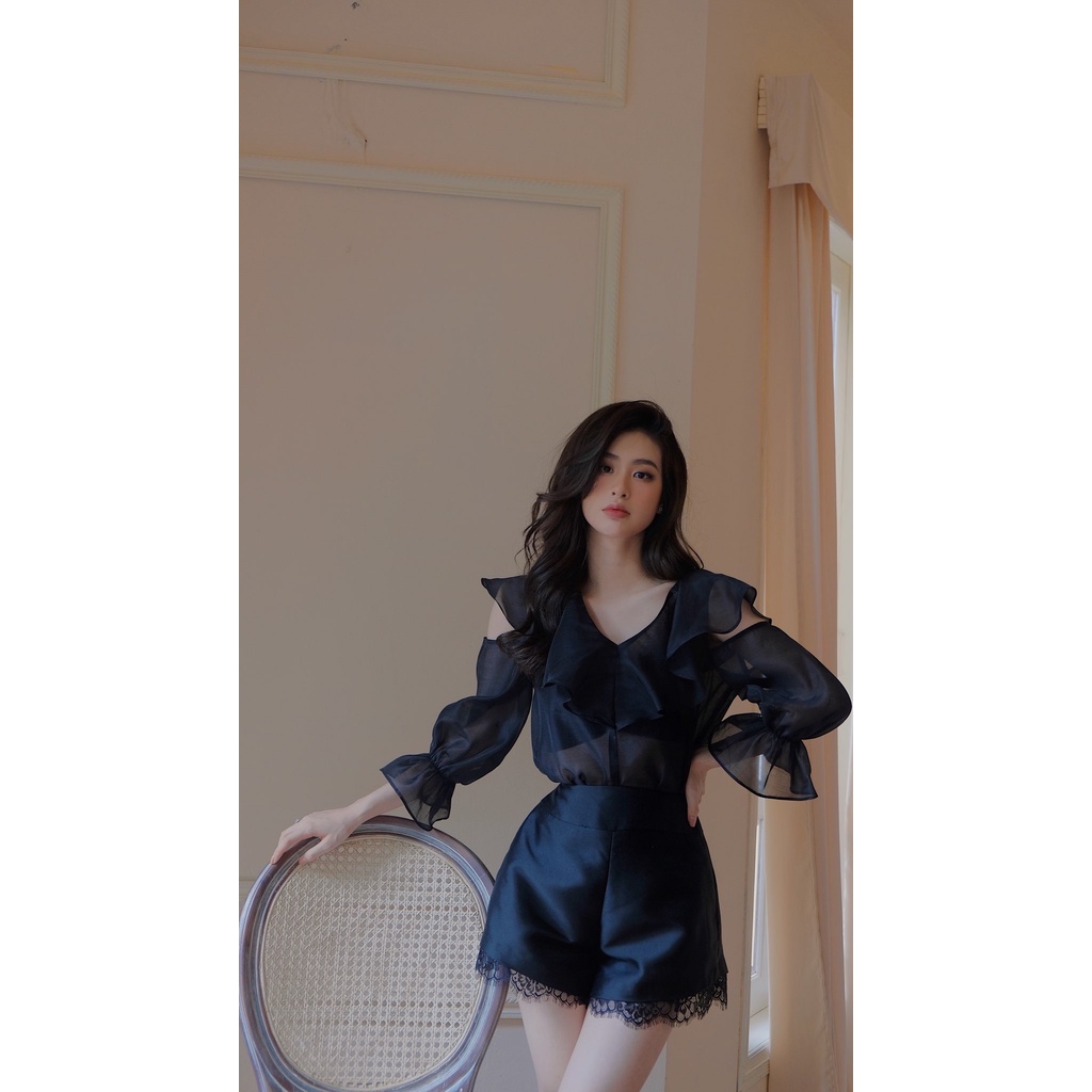 Quần Tiffani Short by Joie des Roses có thiết kế đuôi zen nhẹ nhàng