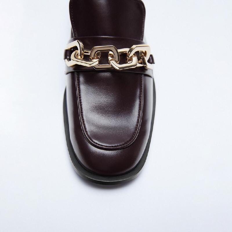 Giày mọi da trơn mũi gắn xích