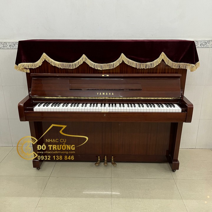 Khăn phủ đàn Piano nhung đỏ đô tua rua nâu