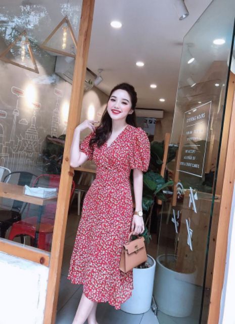 Đầm hoa đắp chéo