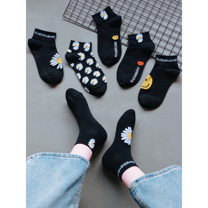 1 Đôi Tất Hoa Cúc Hot Trend ( Đen và Trắng )