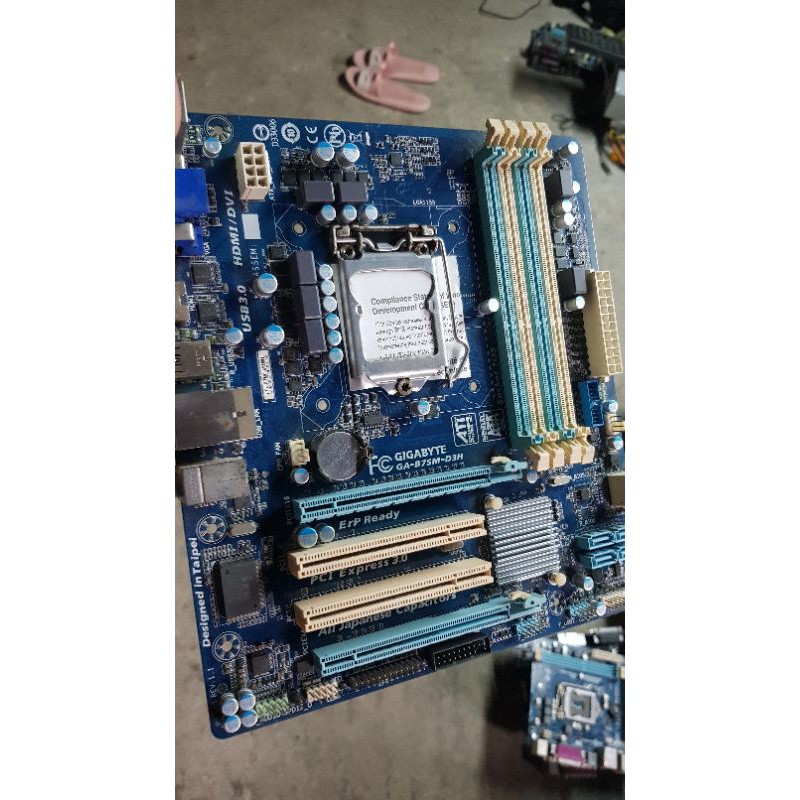 Gigabyte H61M D2H, B75M- D3H