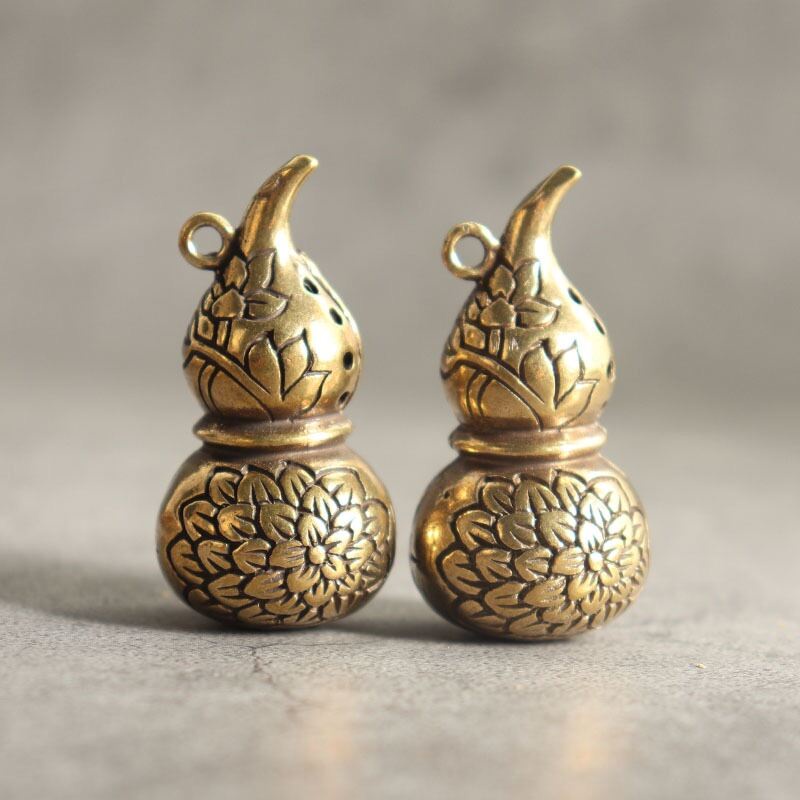 Hồ lô đồng phong thuỷ hoạ tiết hoa sen trang trí móc khoá xe máy ô tô EDC simple