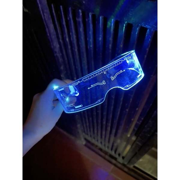Kính phát sáng thông minh hot trend tik tok