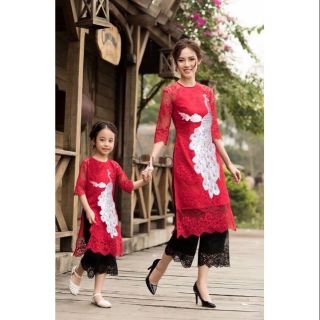 MUA 1 TẶNG 1 Áo cách tân vải ren gắn hình con công kim sa
