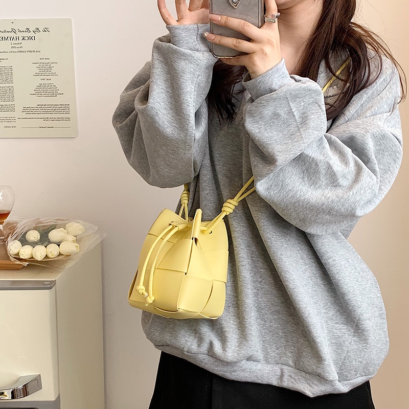 Túi Đeo Chéo Dây Rút Họa Tiết Sọc Caro Thời Trang Cho Nữ