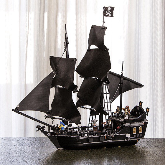 Mẫu Lắp ghép  Tàu Ngọc Trai Hủy diệt Pirates Of The Caribbean The Black Pearl lepin 16006 KK 19001