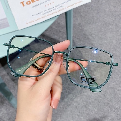 Mắt kính chống bức xạ và ánh sáng xanh