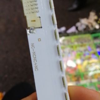 1 thanh led viền của tivi Sam 43