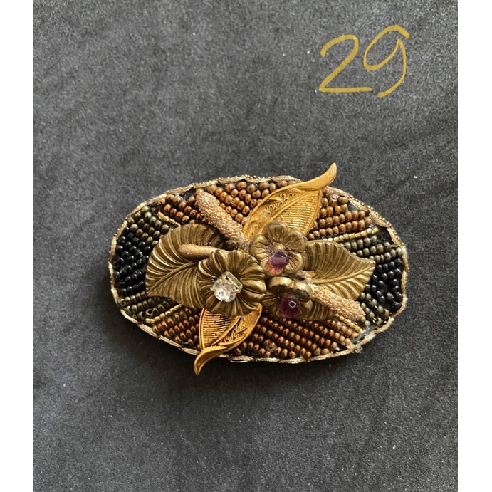 Cài áo kết cườm, vảy hạt siêu đẹp