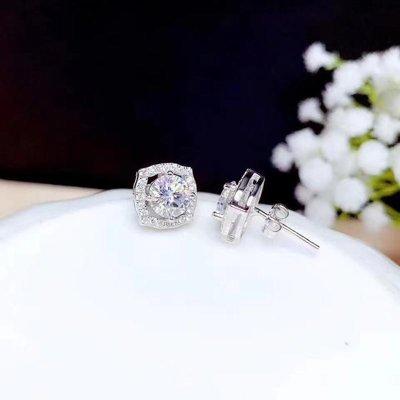Bông tai đính đá moissanite pt950 sáng tạo