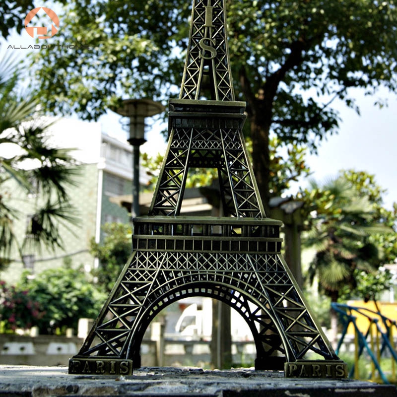 Mô hình tháp Eiffel bằng đồng