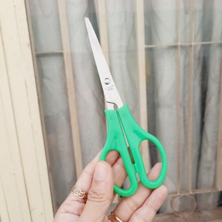 Kéo cắt thủ công 16cm (màu ngẫu nhiên)