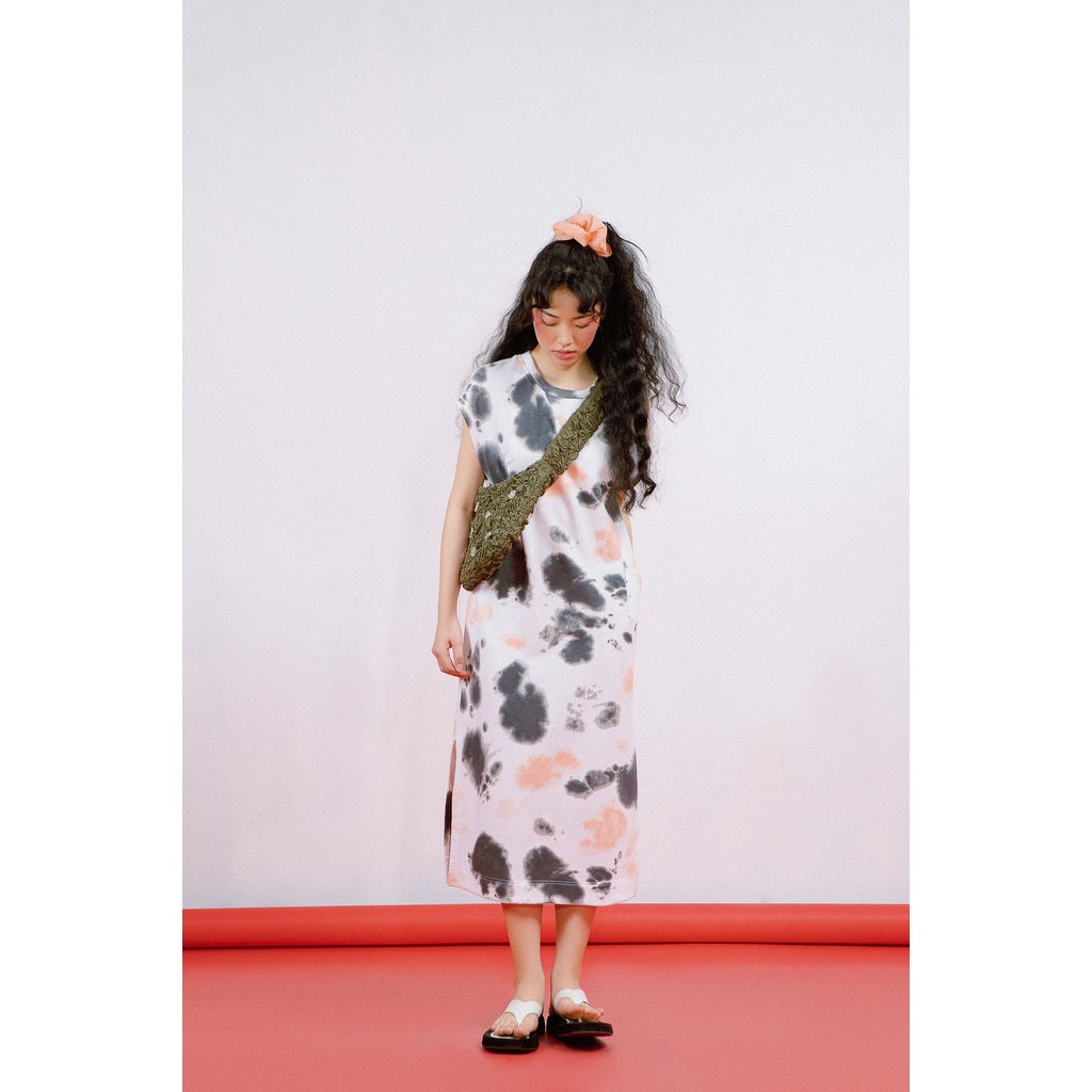 LIBÉ - Đầm thun vải da cá cổ tròn đánh bông có hiệu ứng loang màu hồng