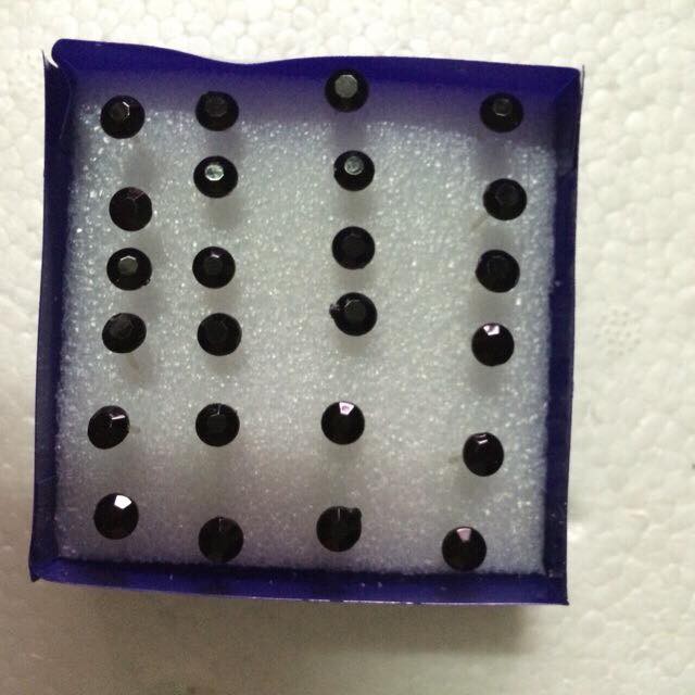 Sỉ 1 hộp khuyên tai nụ