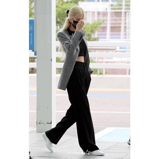 Set áo blazer, croptop len và quần Tây đen ống rộng giống Rosé BLACKPINK