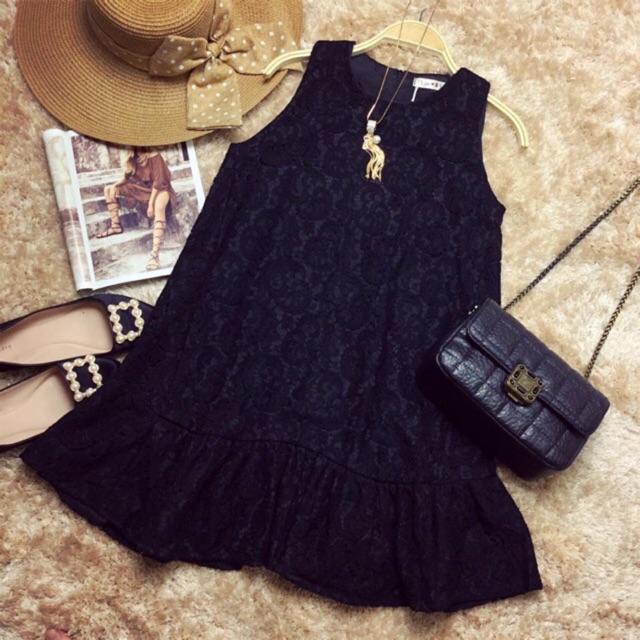 Đầm ren đuôi cá