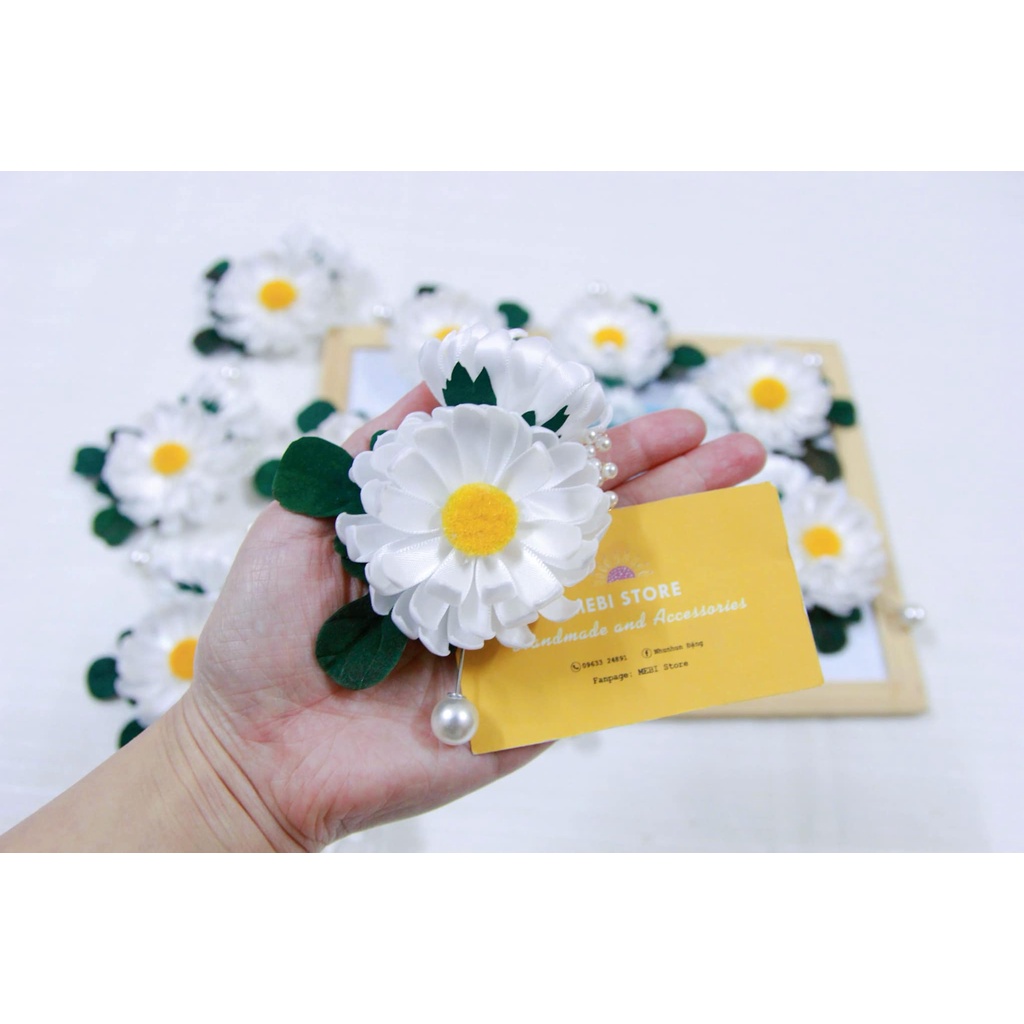 (Ảnh thật-NOBOX) Hoa cài áo mẫu cúc họa mi 1 nụ, nhụy vàng