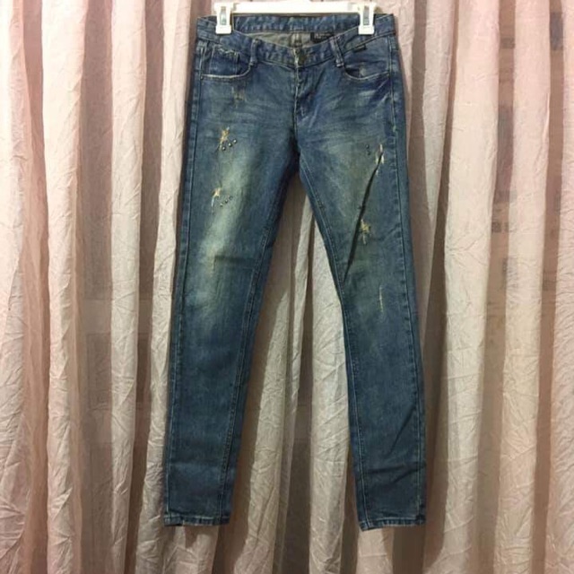 Quần jeans rách