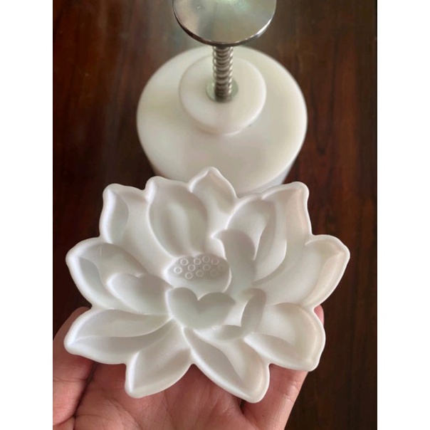 Khuôn trung thu lò xo teflon hoa sen xoè 200-250gr