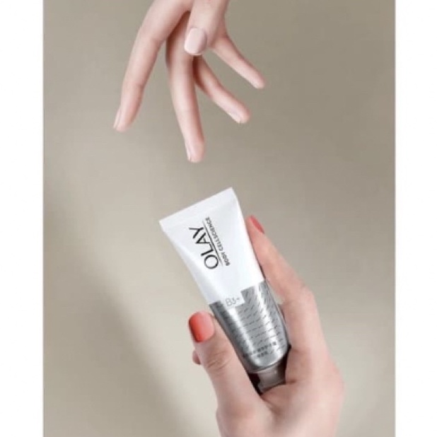 Kem dưỡng da tay Olay Niacinamide