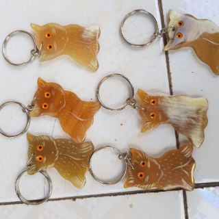 Móc  khóa sừng chạm khắc hình con mèo