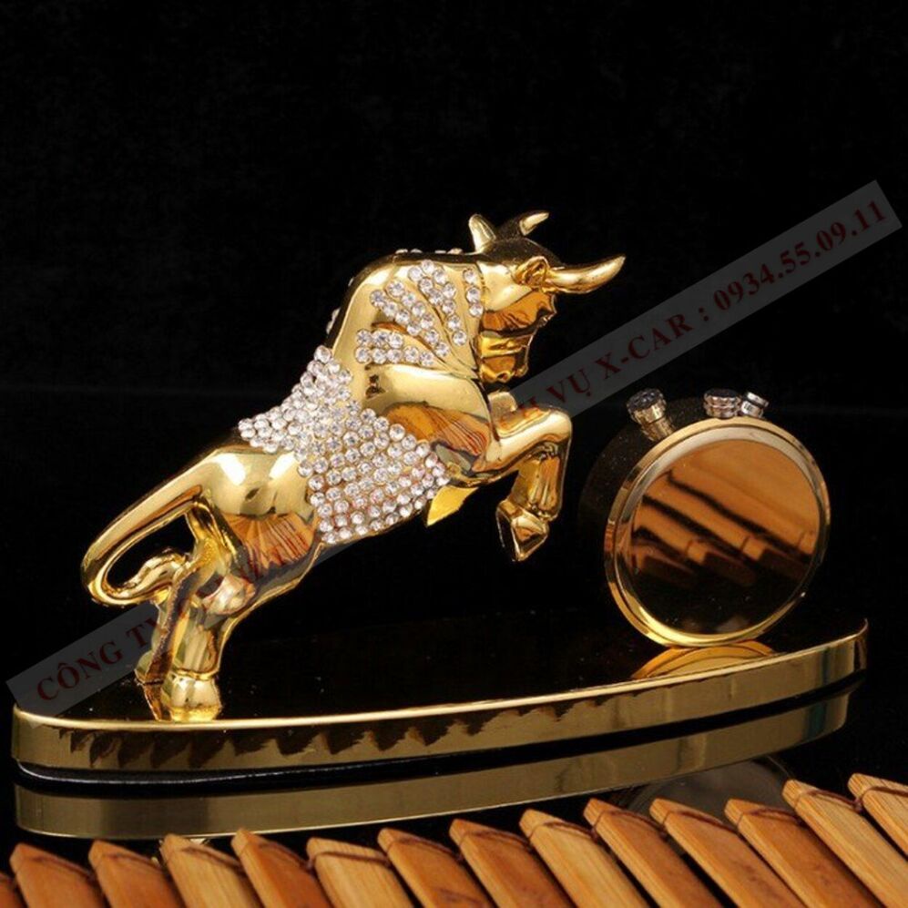 Tượng trâu vàng đính đá có đồng hồ và nước hoa trang trí phong thủy nhà cửa hoặc đặt taplo ô tô