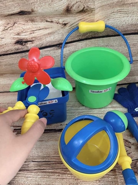 Bộ dụng cụ làm vườn Similac gồm bình tưới hoa, xô đựng đất, bao tay làm vườn, chậu hoa, ....