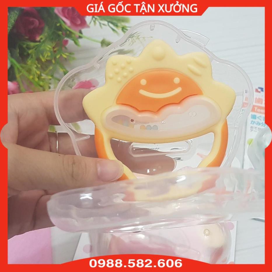 Gặm Nướu  Cho Bé Có Xúc Xắc Richell Có Kèm Hộp Đựng Tiện Lợi - 4973655423035