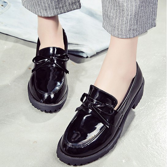 ulzzang [Hàng Về Sẵn] Giày lười da bóng đính nơ nhỏ xinh - dễ thương Giày nữ sinh Hàn Quốc | BigBuy360 - bigbuy360.vn