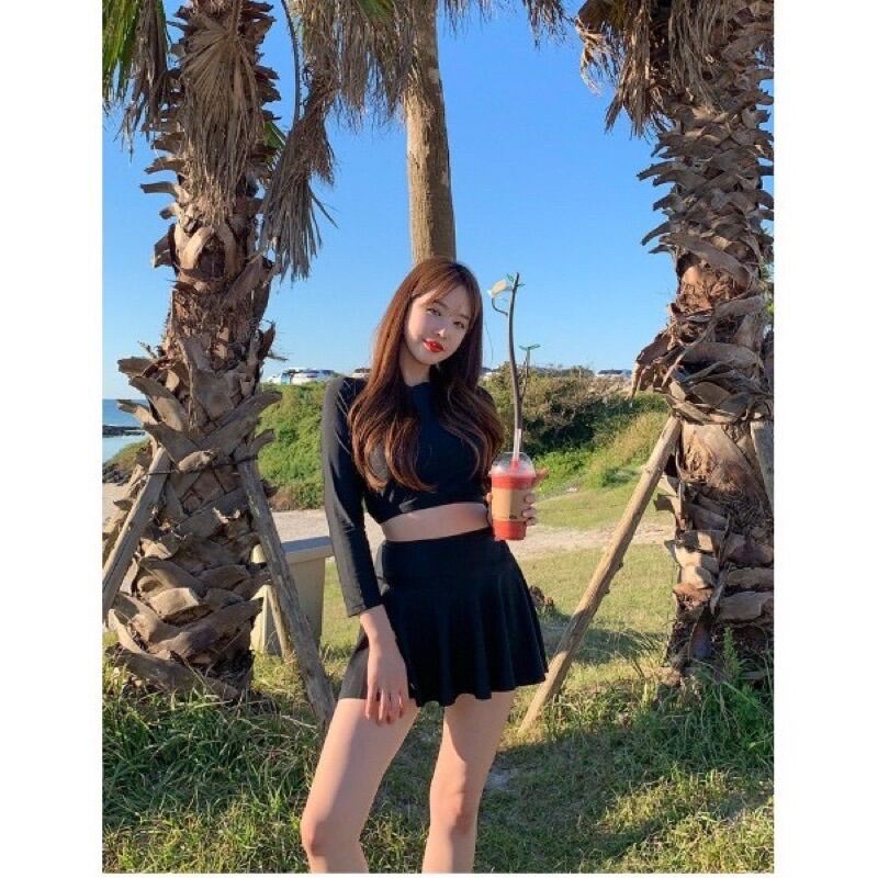 Đồ bơi kín đáo bikini 2 mảnh tay dài croptop phối váy bơi xòe màu đen phong cách hàn quốc đi biển