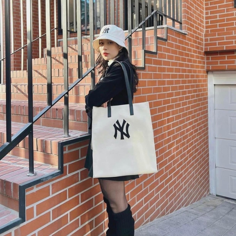Túi Tote MLB Canvas Tote Bag New York Yankees 3AORM022N-50BKS Màu Đen Trắng, Túi Tote Thêu NY Unisex Phong Cách Hàn Quốc