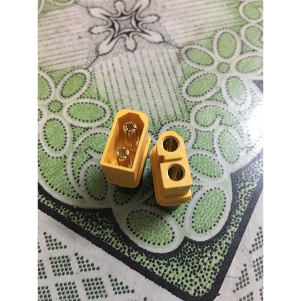 1 cặp jack nối xT60 , có nắp chụp bảo vệ sau