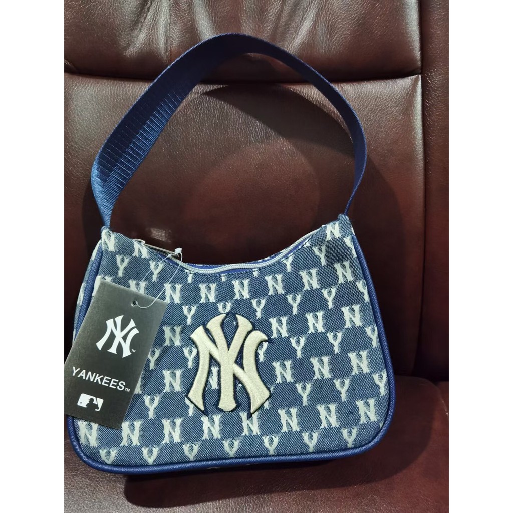 Túi kẹp nách thêu chữ mẫu 2