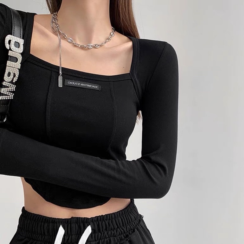 Áo Croptop Tay Dài Cổ Vuông Logo