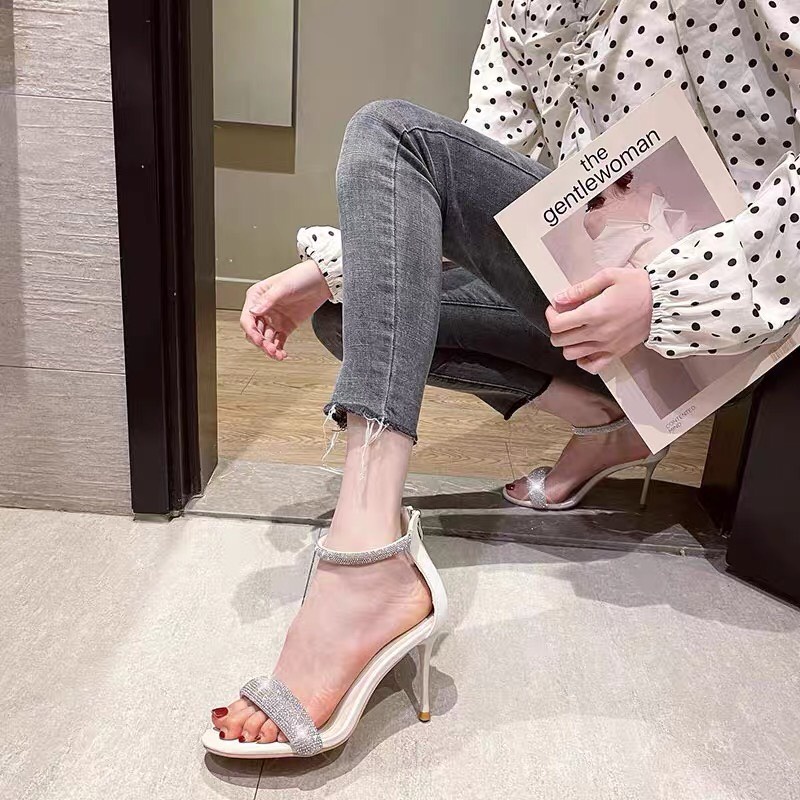 Sandal Cao Gót Nữ 9p Quai Xoàn Đá Cao Cấp Chuẩn Form Lên Chân Cực Sang - Xăng Đan Gót Nhọn Trắng Đen Chị Chảnh Store