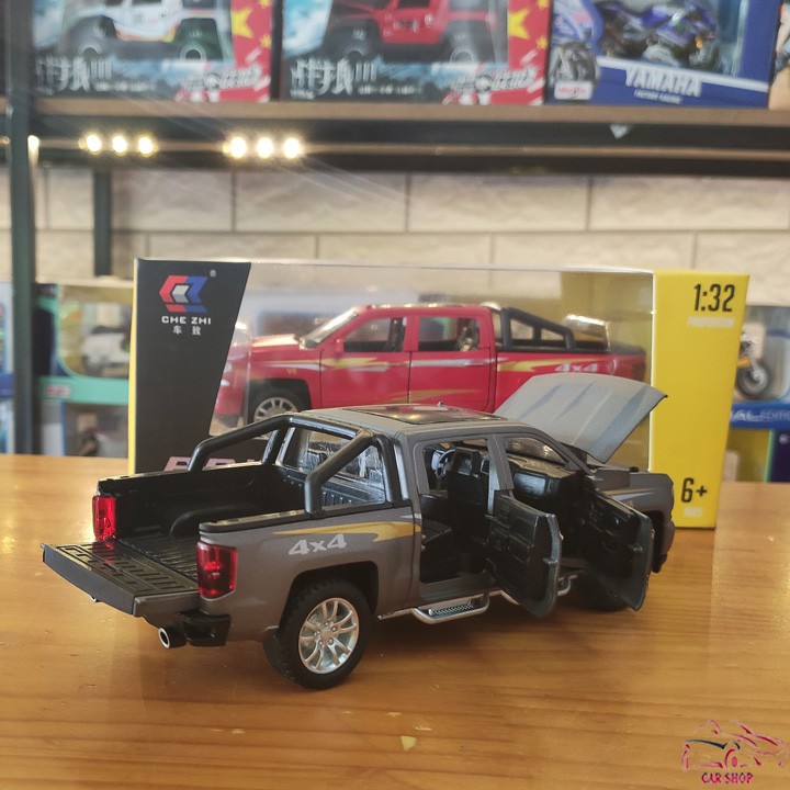 Mô hình xe bán tải Chevrolet Silverado V8 tỉ lệ 1:32 hãng Chezhi màu xám