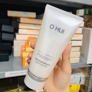 Sữa rửa mặt dưỡng trắng. Ohui Extreme White Foam Snow vitamin
