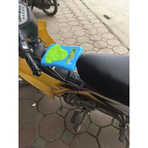 Ghế ngồi xe máy phía trước cho bé gấp gọn thích hợp cho cả xe ga và xe số